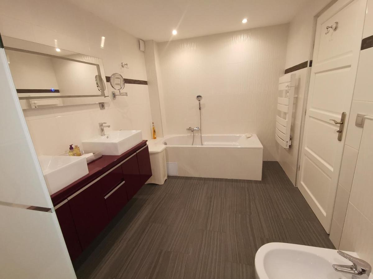 Villa Flora Superior Apartment Кабри Екстериор снимка
